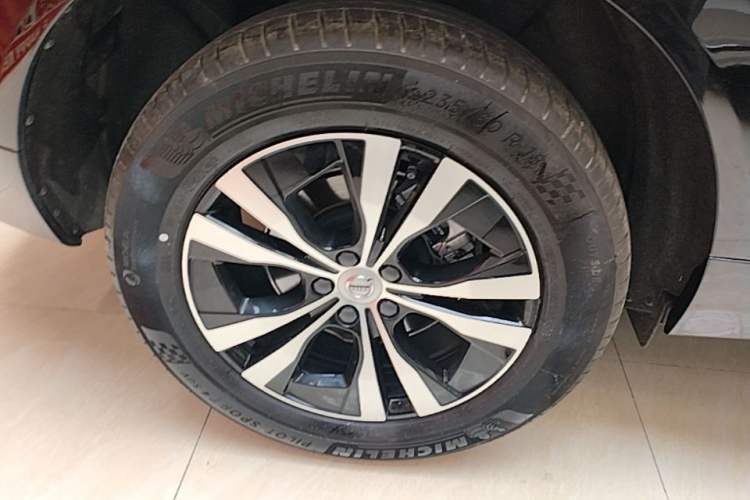 Used Volvo XC60 2024 B5 4x4 Smart Luxury Edition Right Rear Wheel Hub