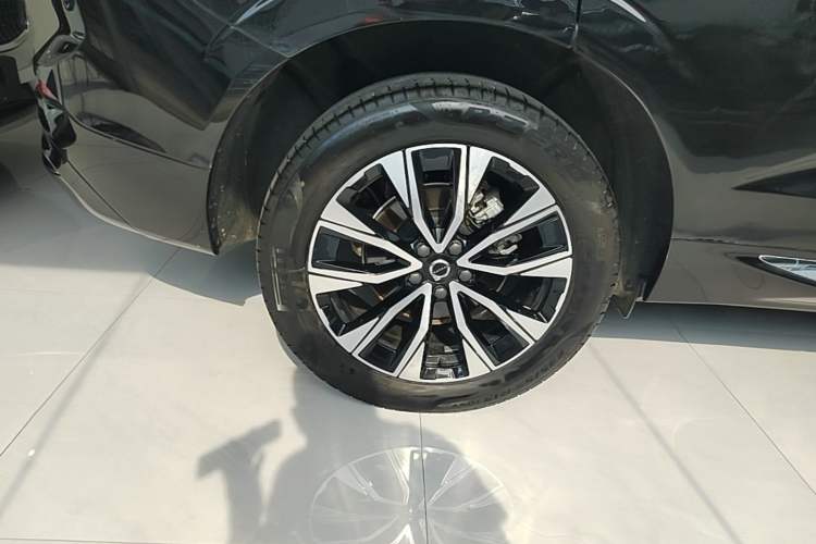 Used Volvo XC60 2024 B5 4x4 Smart Luxury Edition Right Rear Wheel Hub