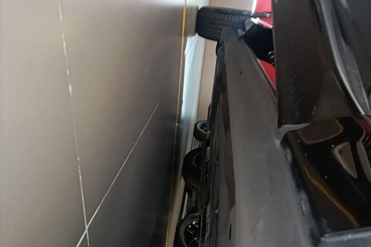 Used Volvo XC60 2024 B5 4x4 Smart Luxury Edition Right Side Sill