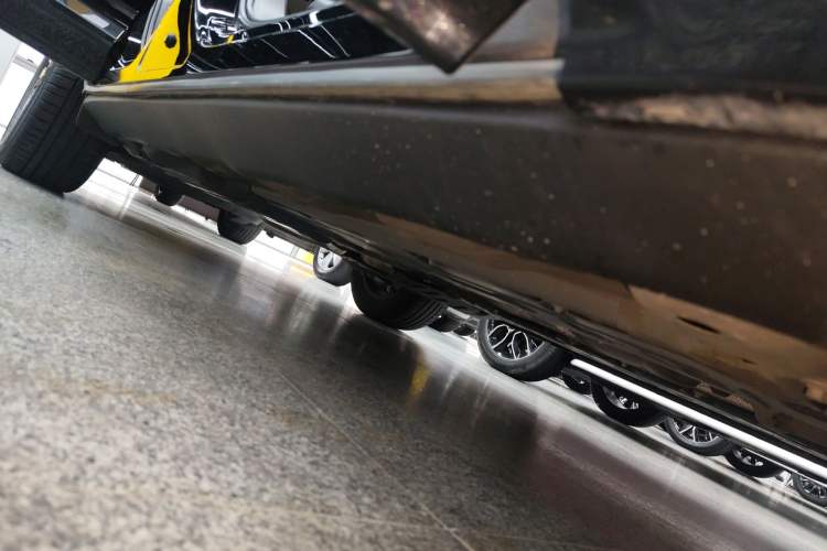 Used Volvo XC60 2024 B5 4x4 Smart Luxury Edition Right Side Sill