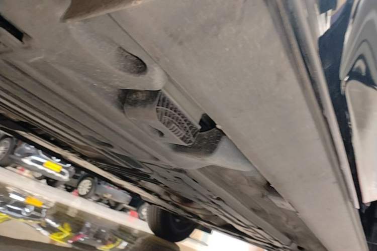 Used Volvo XC60 2024 B5 4x4 Smart Luxury Edition Right Side Sill
