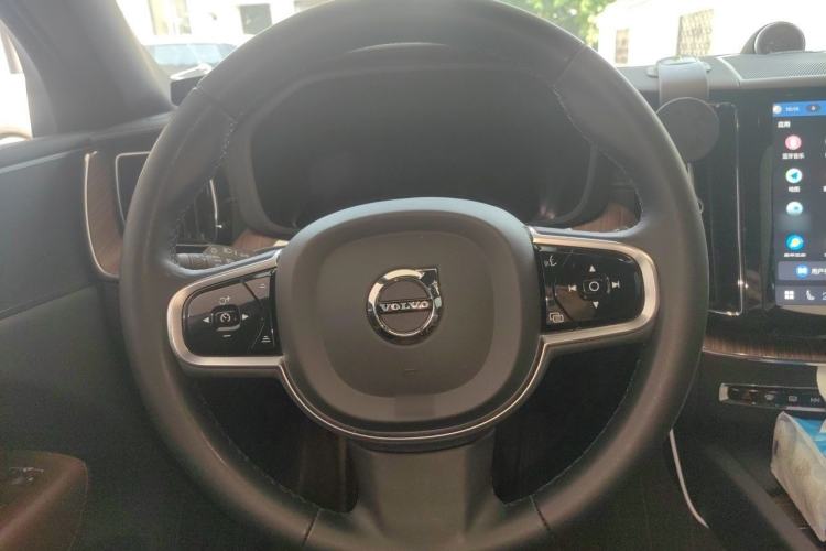 Used Volvo XC60 2024 B5 4x4 Smart Luxury Edition Steering Wheel