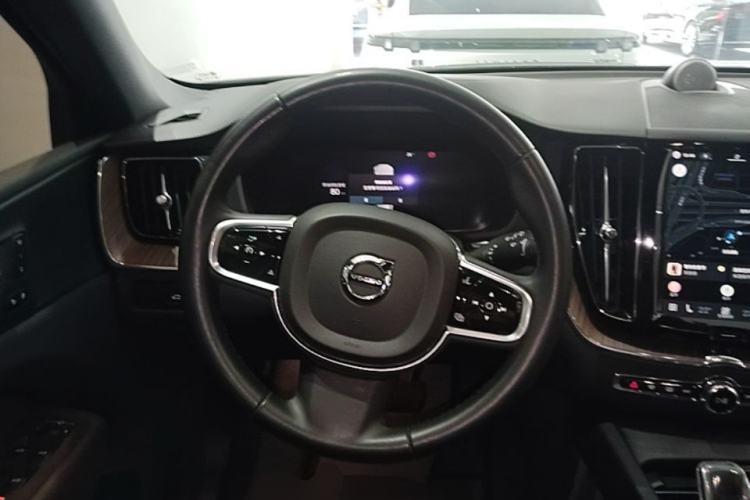 Used Volvo XC60 2024 B5 4x4 Smart Luxury Edition Steering Wheel