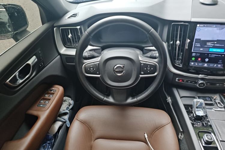 Used Volvo XC60 2024 B5 4x4 Smart Luxury Edition Steering Wheel