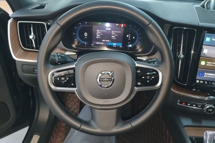 Used Volvo XC60 2024 B5 4x4 Smart Luxury Edition Steering Wheel