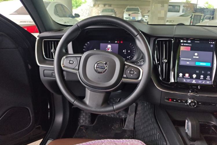 Used Volvo XC60 2024 B5 4x4 Smart Luxury Edition Steering Wheel