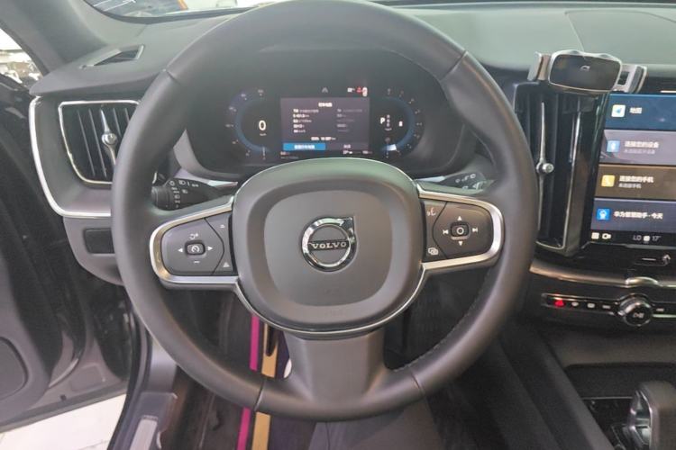 Used Volvo XC60 2024 B5 4x4 Smart Luxury Edition Steering Wheel