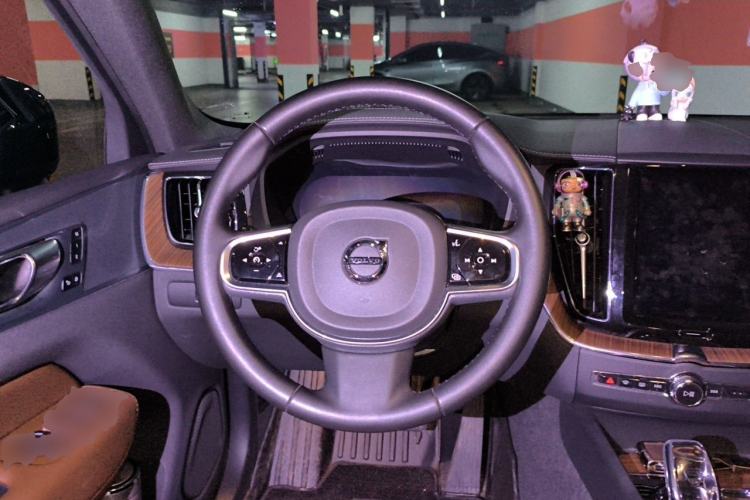 Used Volvo XC60 2024 B5 4x4 Smart Luxury Edition Steering Wheel