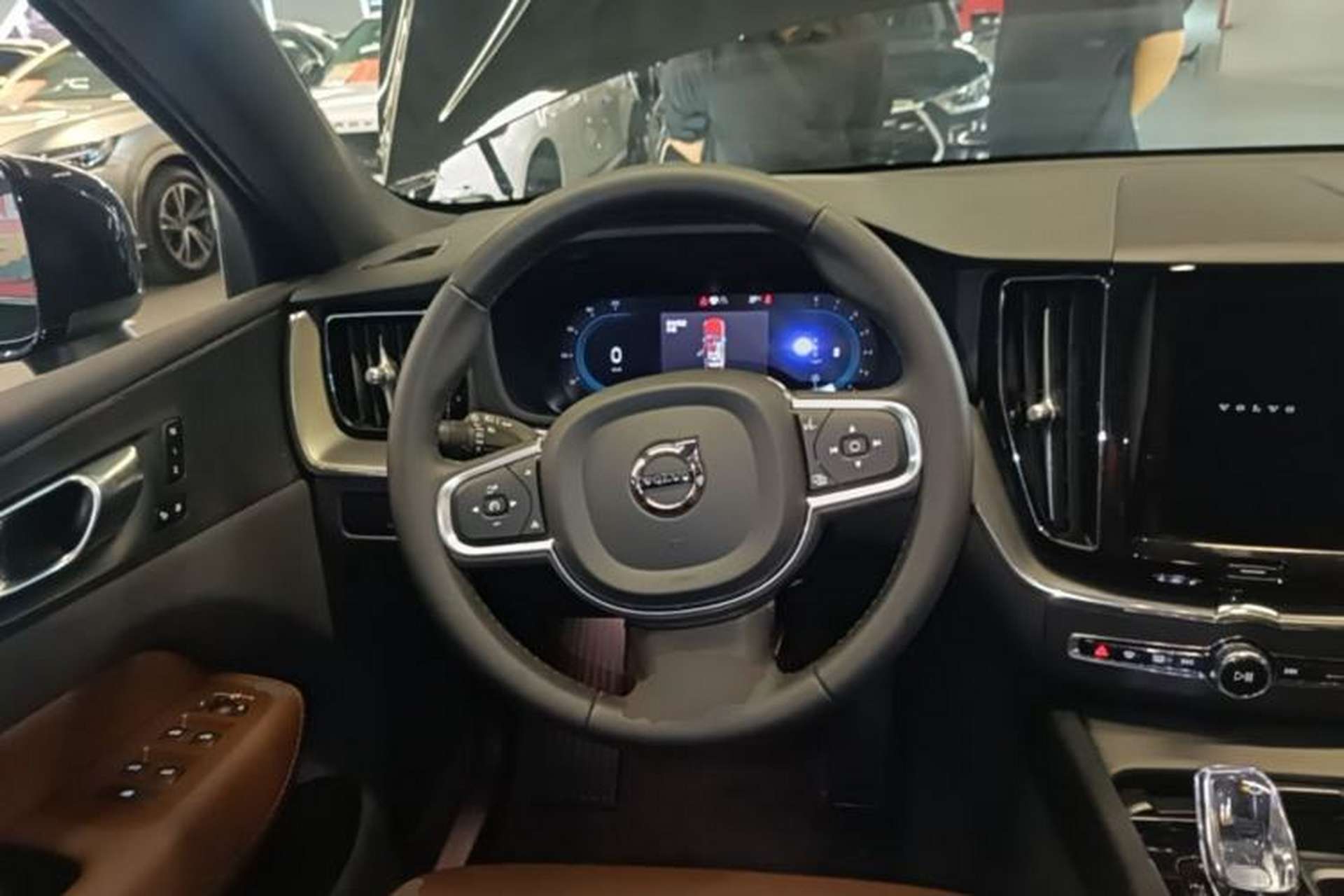 Used Volvo XC60 2024 B5 4x4 Smart Luxury Edition Steering Wheel