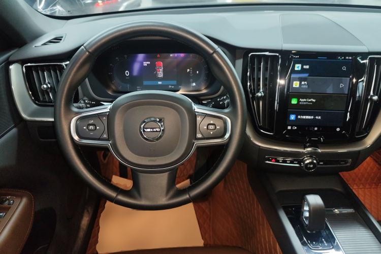 Used Volvo XC60 2024 B5 4x4 Smart Luxury Edition Steering Wheel