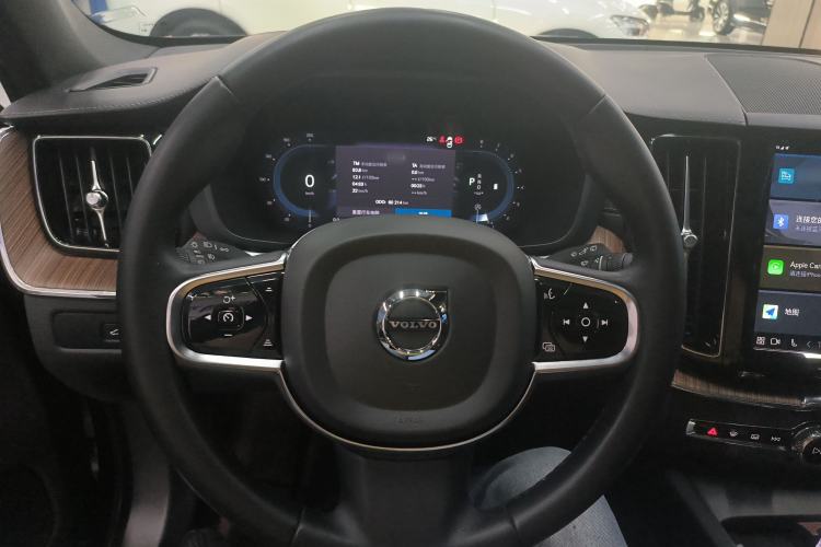 Used Volvo XC60 2024 B5 4x4 Smart Luxury Edition Steering Wheel