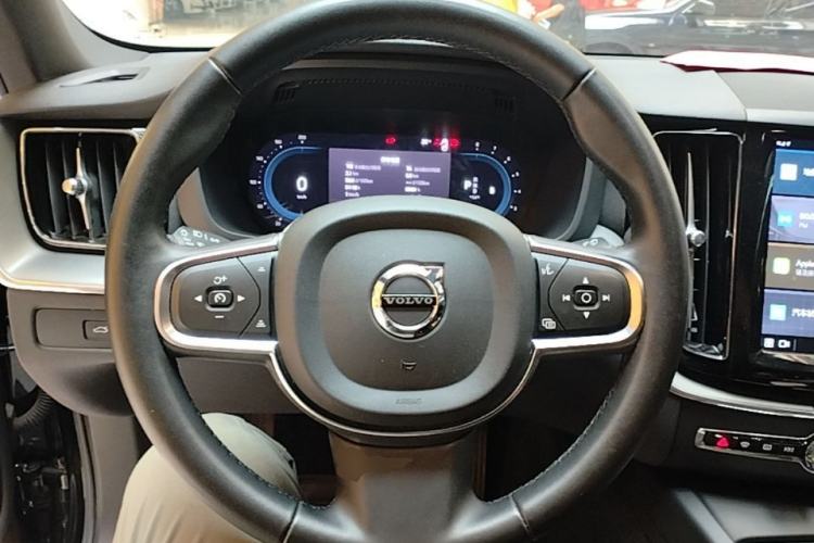 Used Volvo XC60 2024 B5 4x4 Smart Luxury Edition Steering Wheel