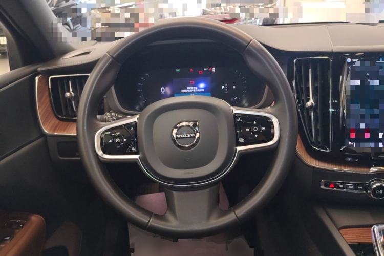 Used Volvo XC60 2024 B5 4x4 Smart Luxury Edition Steering Wheel