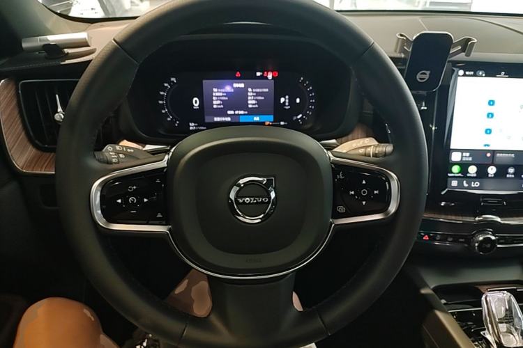 Used Volvo XC60 2024 B5 4x4 Smart Luxury Edition Steering Wheel