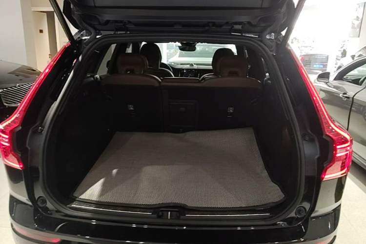 Used Volvo XC60 2024 B5 4x4 Smart Luxury Edition Trunk
