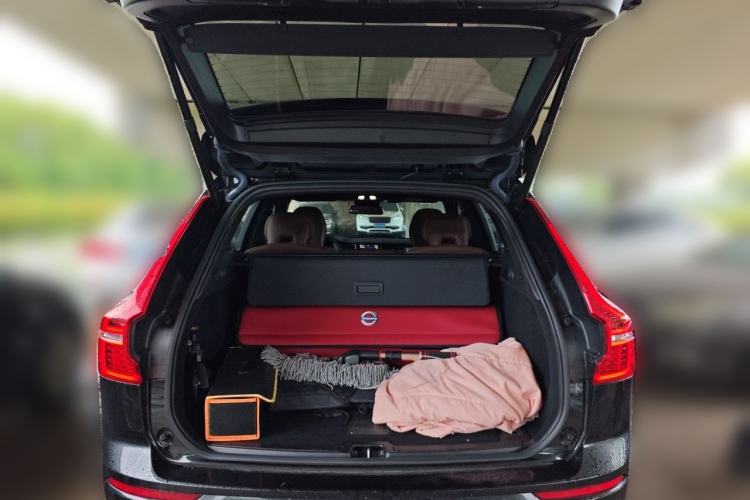 Used Volvo XC60 2024 B5 4x4 Smart Luxury Edition Trunk