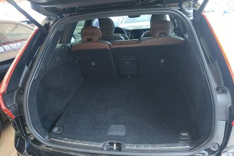 Used Volvo XC60 2024 B5 4x4 Smart Luxury Edition Trunk