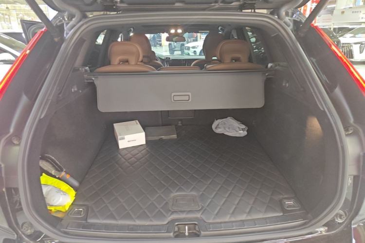 Used Volvo XC60 2024 B5 4x4 Smart Luxury Edition Trunk
