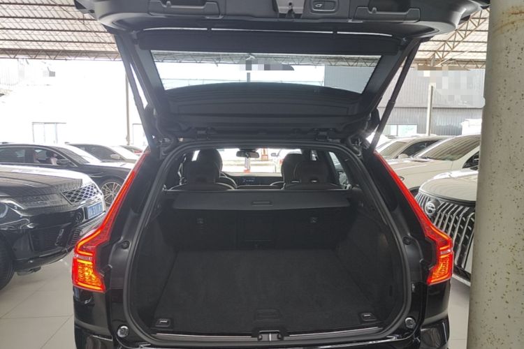 Used Volvo XC60 2024 B5 4x4 Smart Luxury Edition Trunk