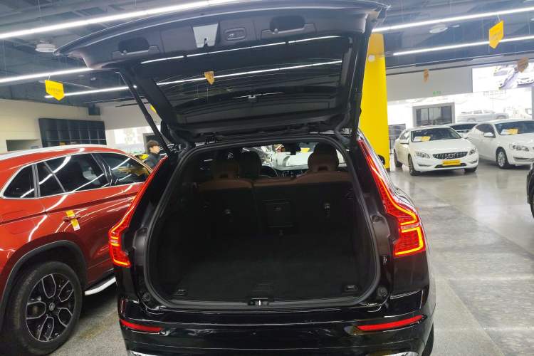 Used Volvo XC60 2024 B5 4x4 Smart Luxury Edition Trunk