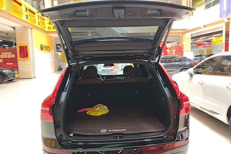 Used Volvo XC60 2024 B5 4x4 Smart Luxury Edition Trunk