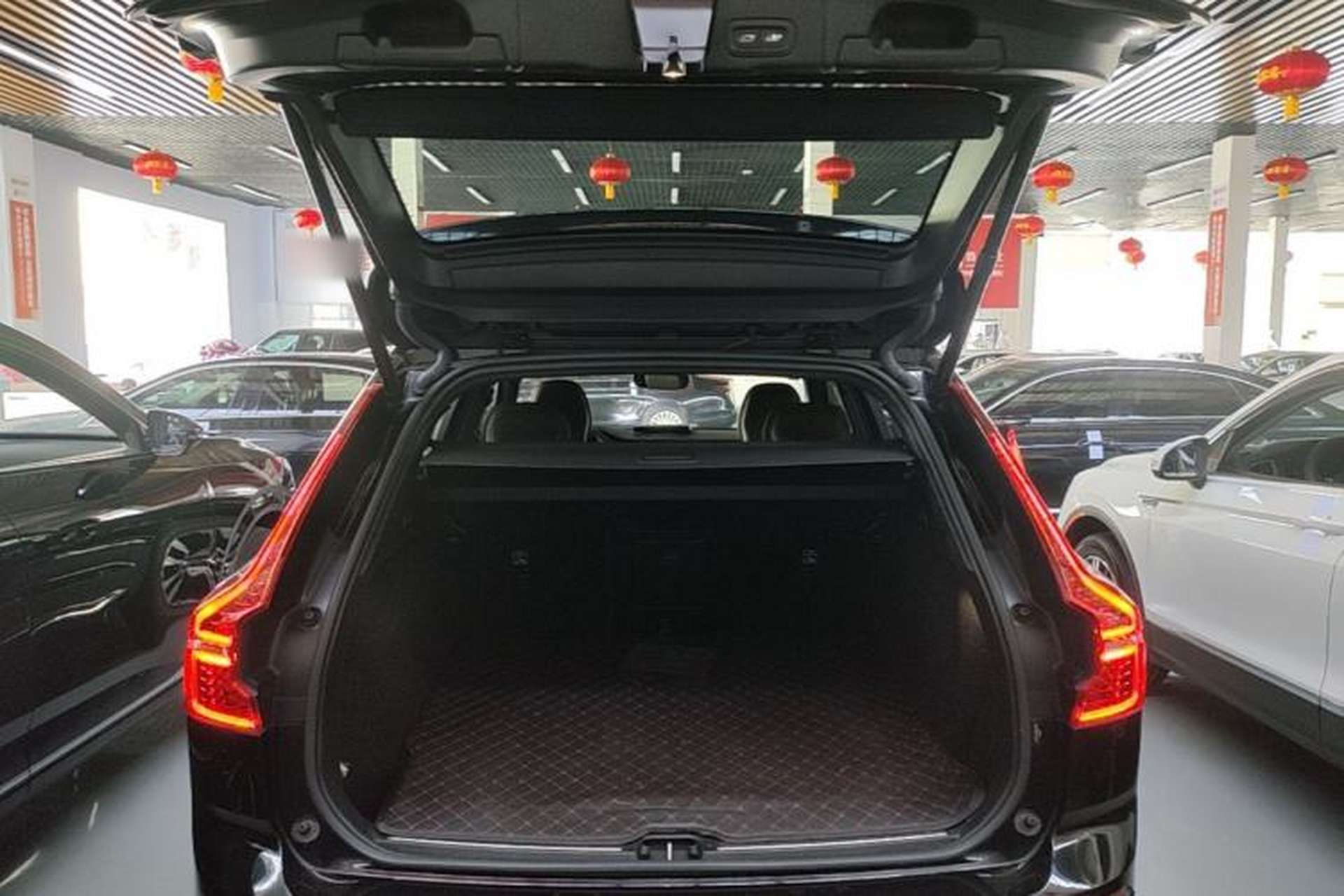 Used Volvo XC60 2024 B5 4x4 Smart Luxury Edition Trunk