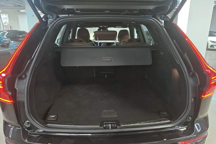 Used Volvo XC60 2024 B5 4x4 Smart Luxury Edition Trunk
