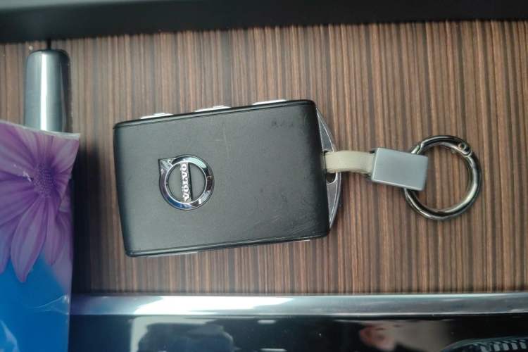 Used Volvo XC60 2024 B5 4x4 Smart Luxury Edition Vehicle Key