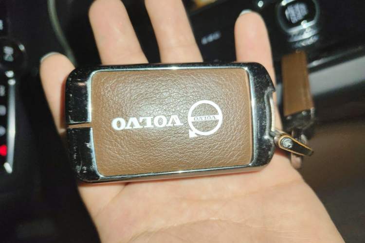 Used Volvo XC60 2024 B5 4x4 Smart Luxury Edition Vehicle Key