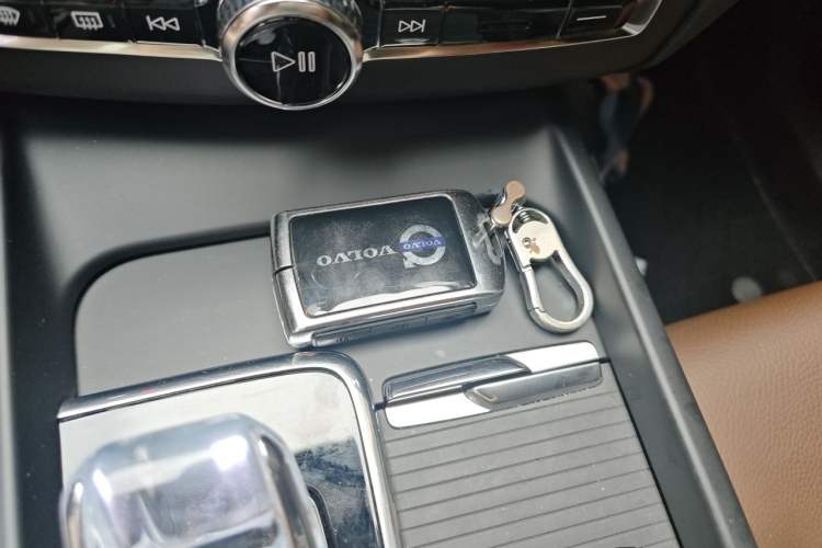 Used Volvo XC60 2024 B5 4x4 Smart Luxury Edition Vehicle Key