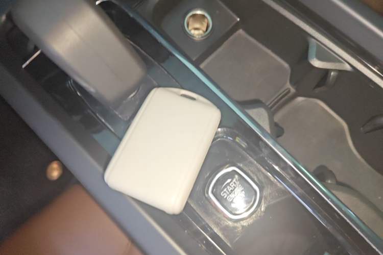 Used Volvo XC60 2024 B5 4x4 Smart Luxury Edition Vehicle Key