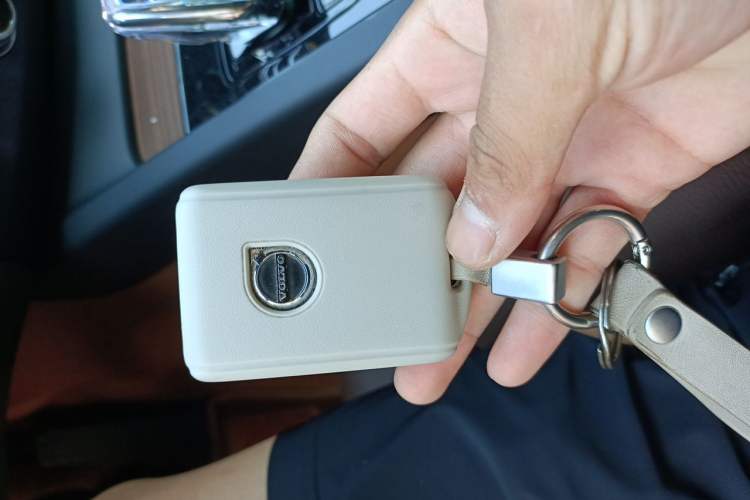 Used Volvo XC60 2024 B5 4x4 Smart Luxury Edition Vehicle Key