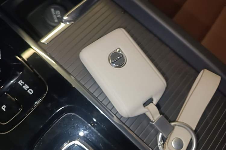 Used Volvo XC60 2024 B5 4x4 Smart Luxury Edition Vehicle Key