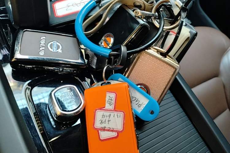 Used Volvo XC60 2024 B5 4x4 Smart Luxury Edition Vehicle Key