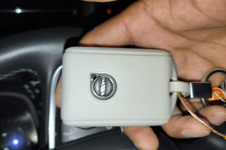 Used Volvo XC60 2024 B5 4x4 Smart Luxury Edition Vehicle Key