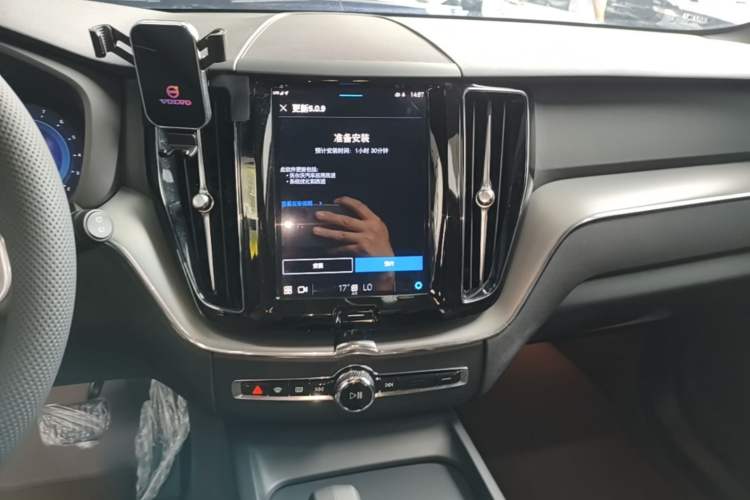 Used Volvo XC60 2024 B5 4x4 Smart Luxury Edition Audio And AC Panel