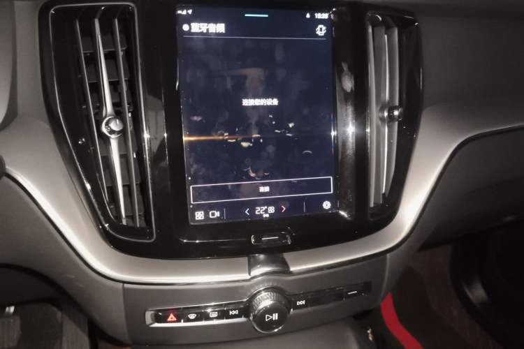 Used Volvo XC60 2024 B5 4x4 Smart Luxury Edition Audio And AC Panel