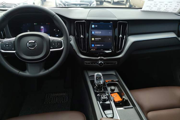 Used Volvo XC60 2024 B5 4x4 Smart Luxury Edition Audio And AC Panel