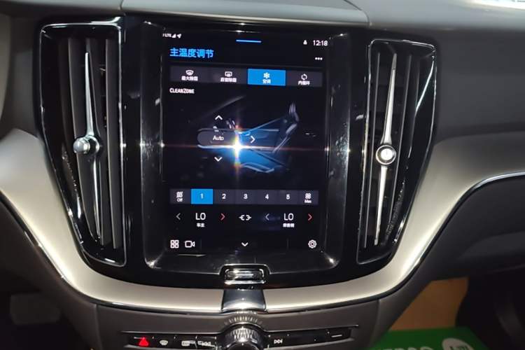Used Volvo XC60 2024 B5 4x4 Smart Luxury Edition Audio And AC Panel