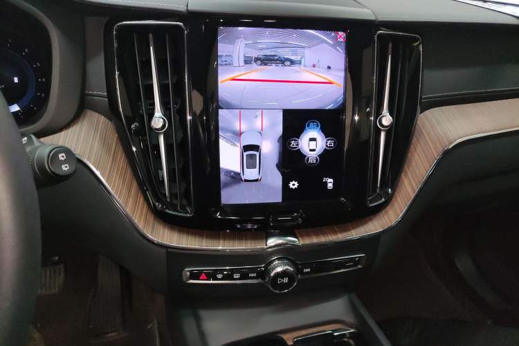 Used Volvo XC60 2024 B5 4x4 Smart Luxury Edition Audio And AC Panel