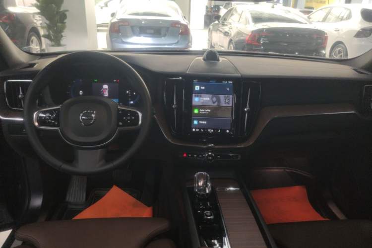 Used Volvo XC60 2024 B5 4x4 Smart Luxury Edition Center Console