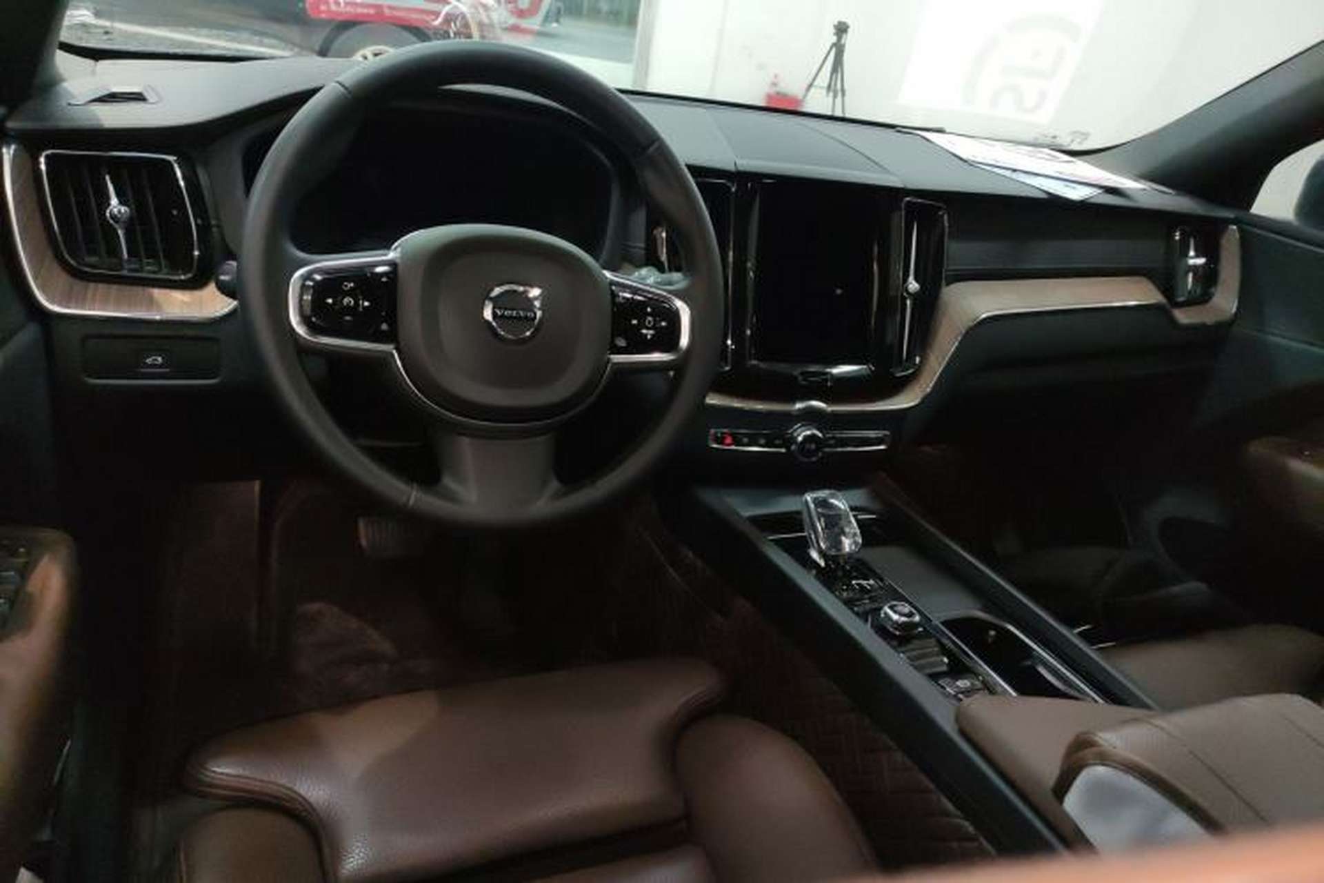 Used Volvo XC60 2024 B5 4x4 Smart Luxury Edition Center Console
