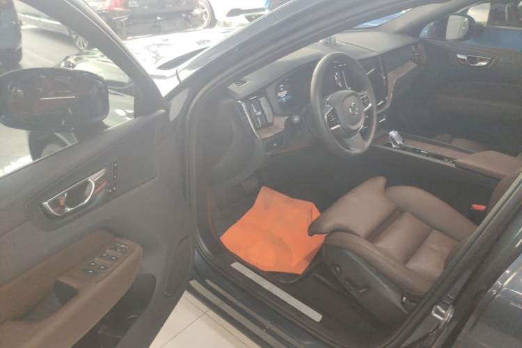 Used Volvo XC60 2024 B5 4x4 Smart Luxury Edition Driver Seat