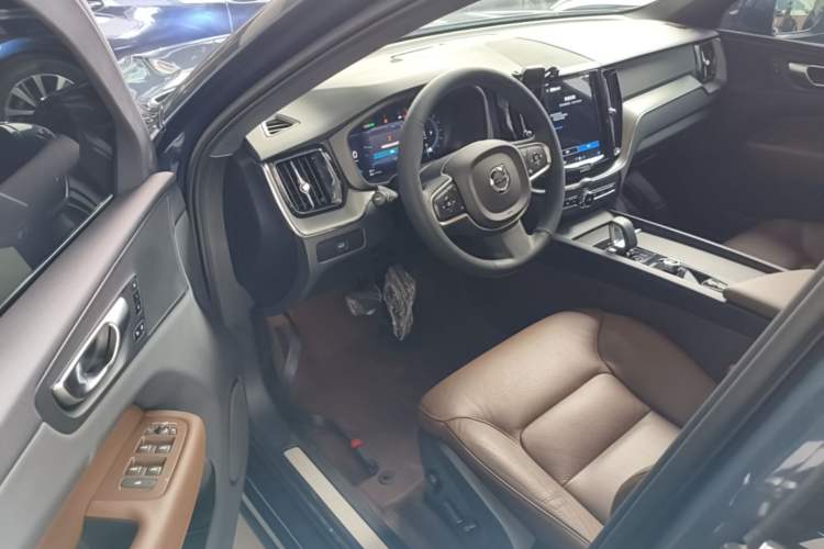 Used Volvo XC60 2024 B5 4x4 Smart Luxury Edition Driver Seat