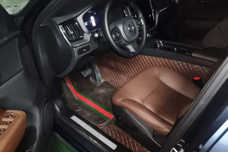 Used Volvo XC60 2024 B5 4x4 Smart Luxury Edition Driver Seat