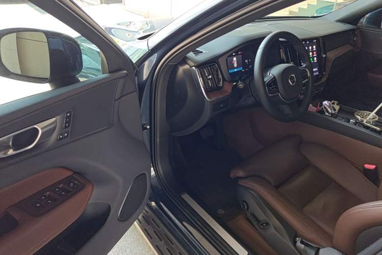 Used Volvo XC60 2024 B5 4x4 Smart Luxury Edition Driver Seat