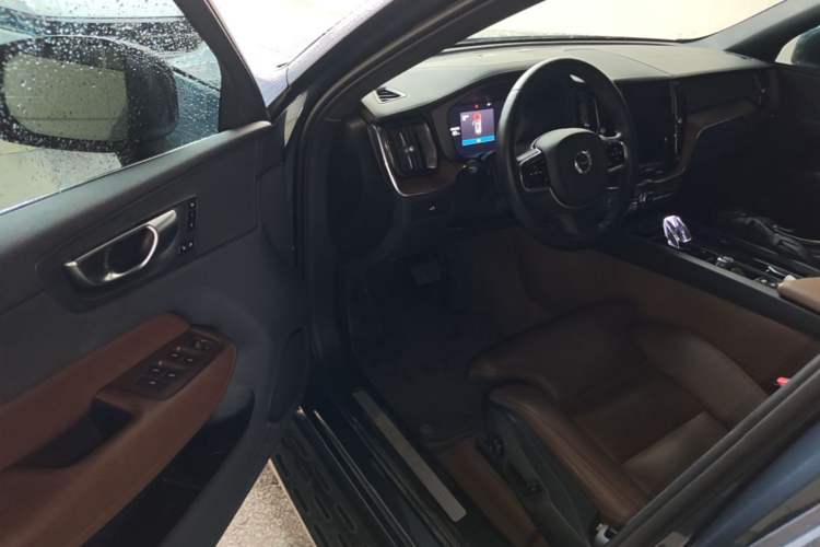 Used Volvo XC60 2024 B5 4x4 Smart Luxury Edition Driver Seat