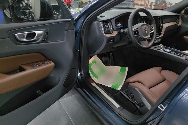 Used Volvo XC60 2024 B5 4x4 Smart Luxury Edition Driver Seat