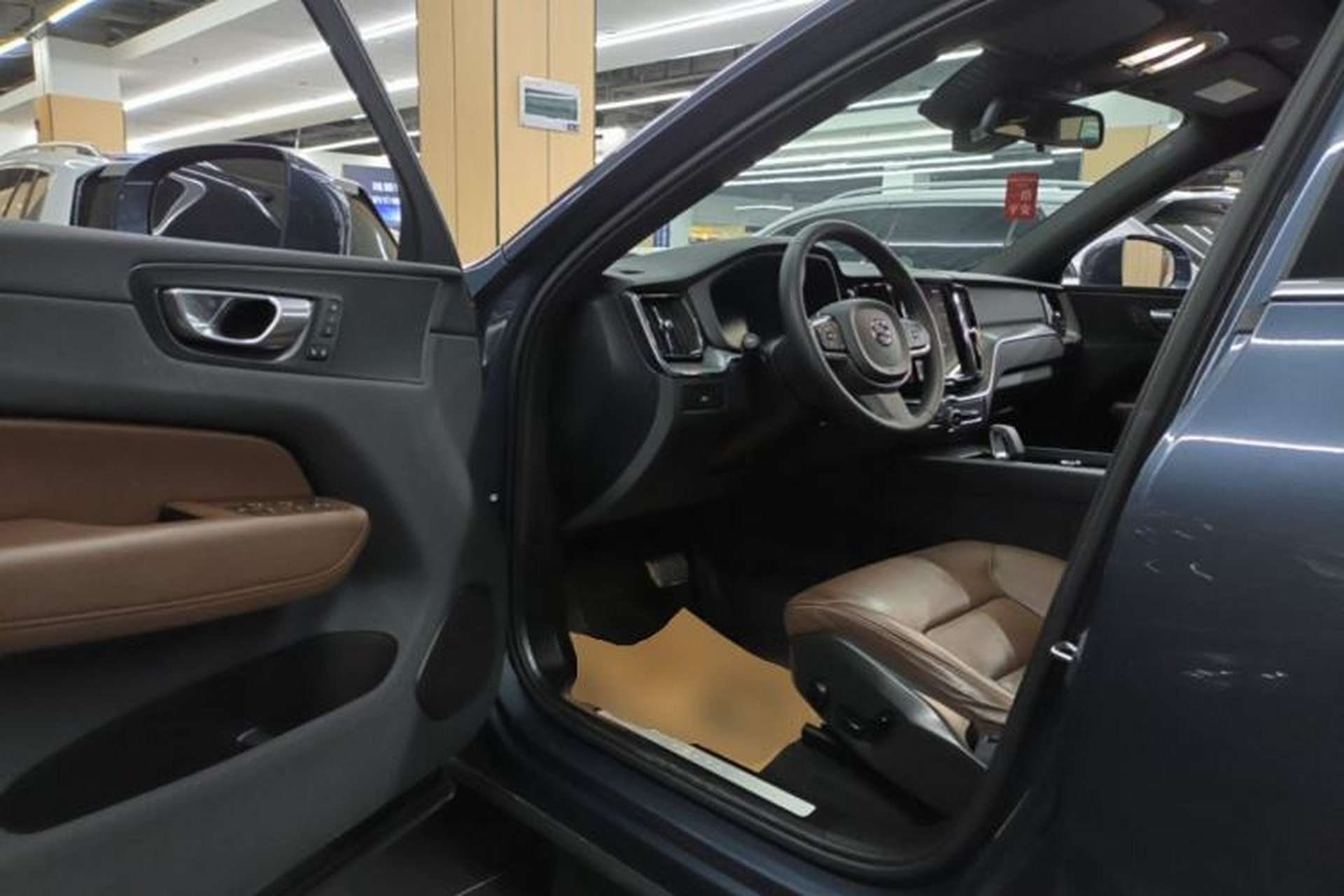 Used Volvo XC60 2024 B5 4x4 Smart Luxury Edition Driver Seat