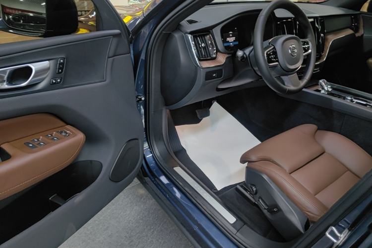 Used Volvo XC60 2024 B5 4x4 Smart Luxury Edition Driver Seat